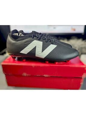 New Balance Tekela Magiqique soccer Size 11.5M 13W